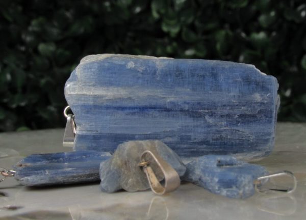 Pingente Cianita Azul-Prosperity Minerais