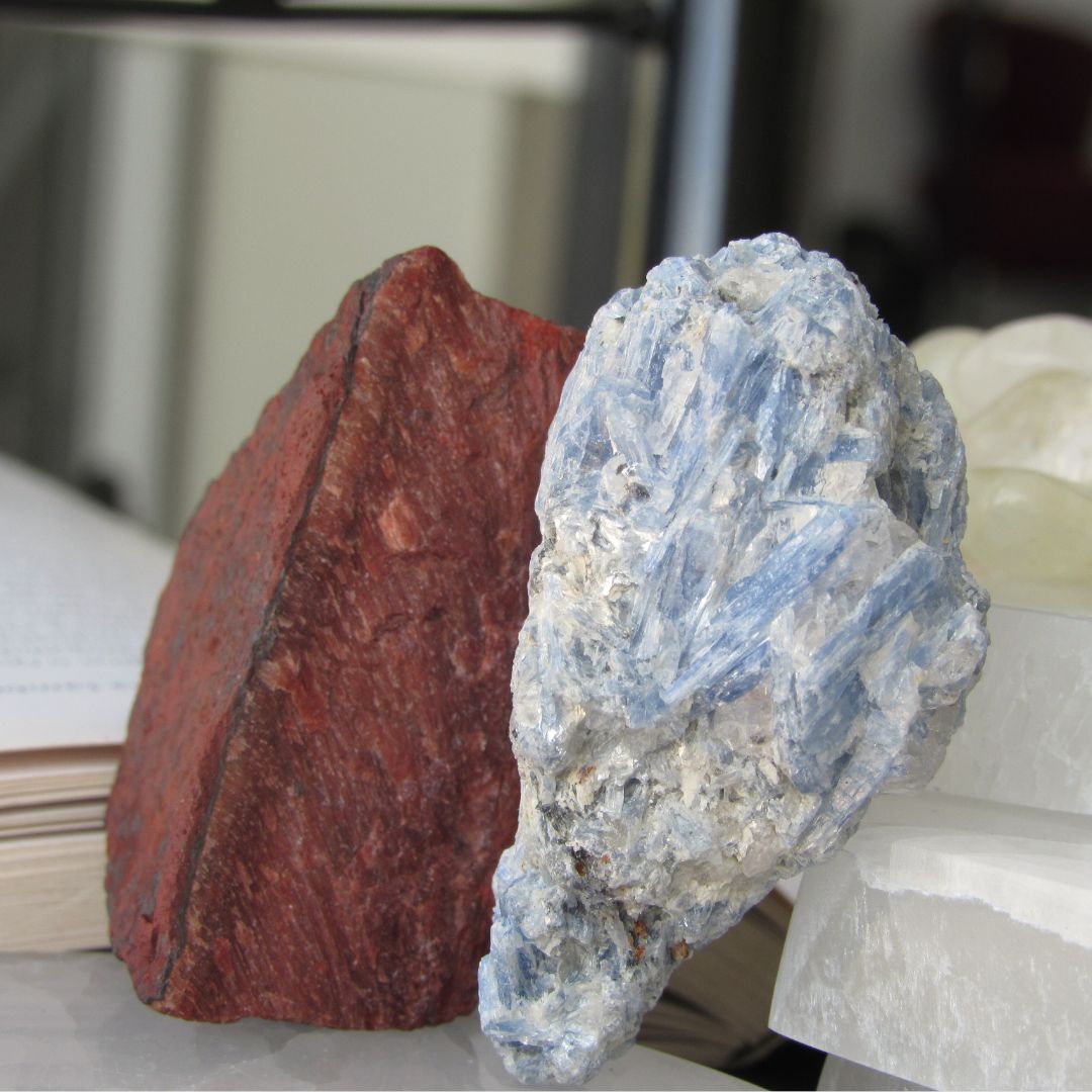 Kit de Drusa de Cianita Azul e Olho de Boi - Peso Variável de 75g a 85g - Prosperity Minerais