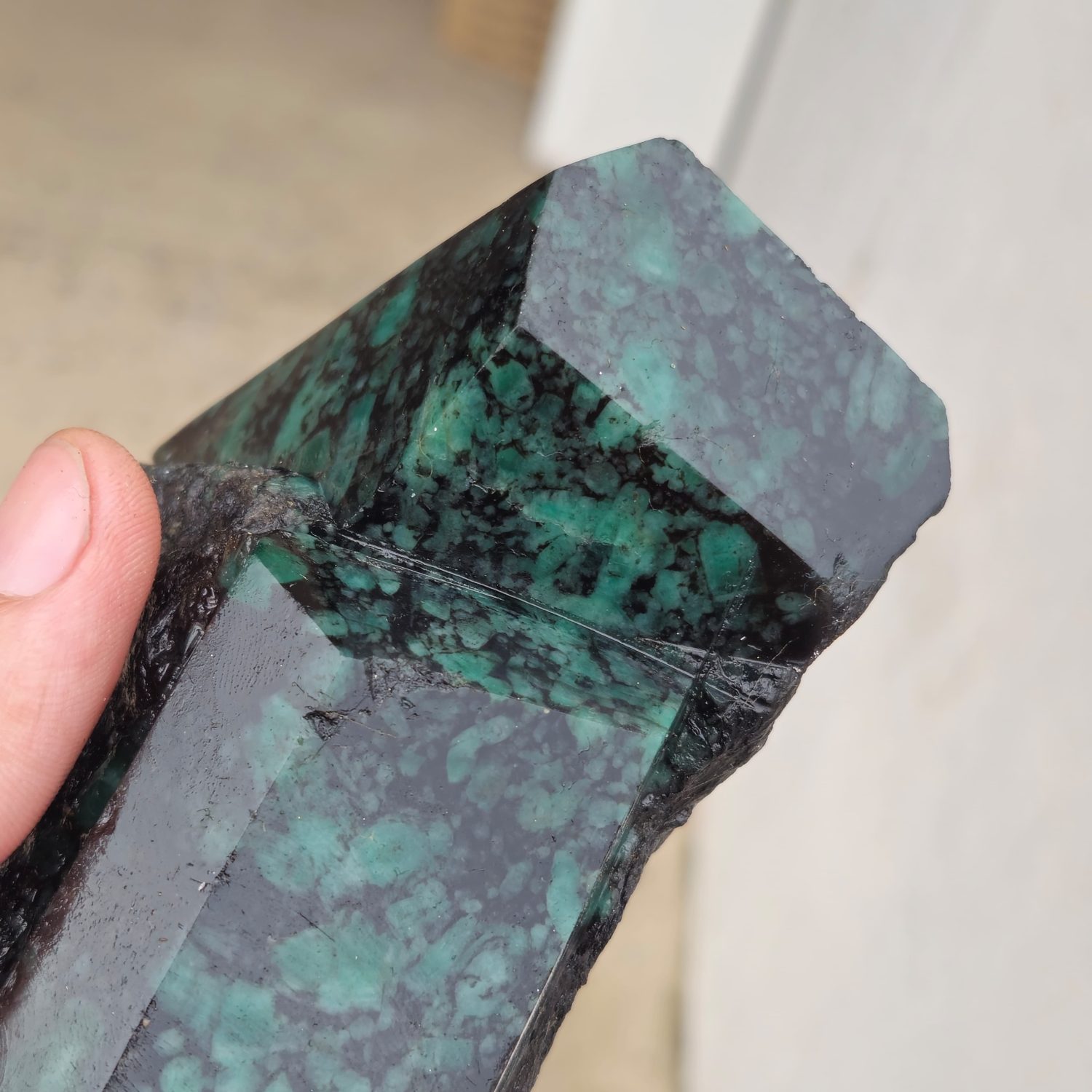 Esmeralda Polida Na Matriz Pedra Natural - Imagem 4