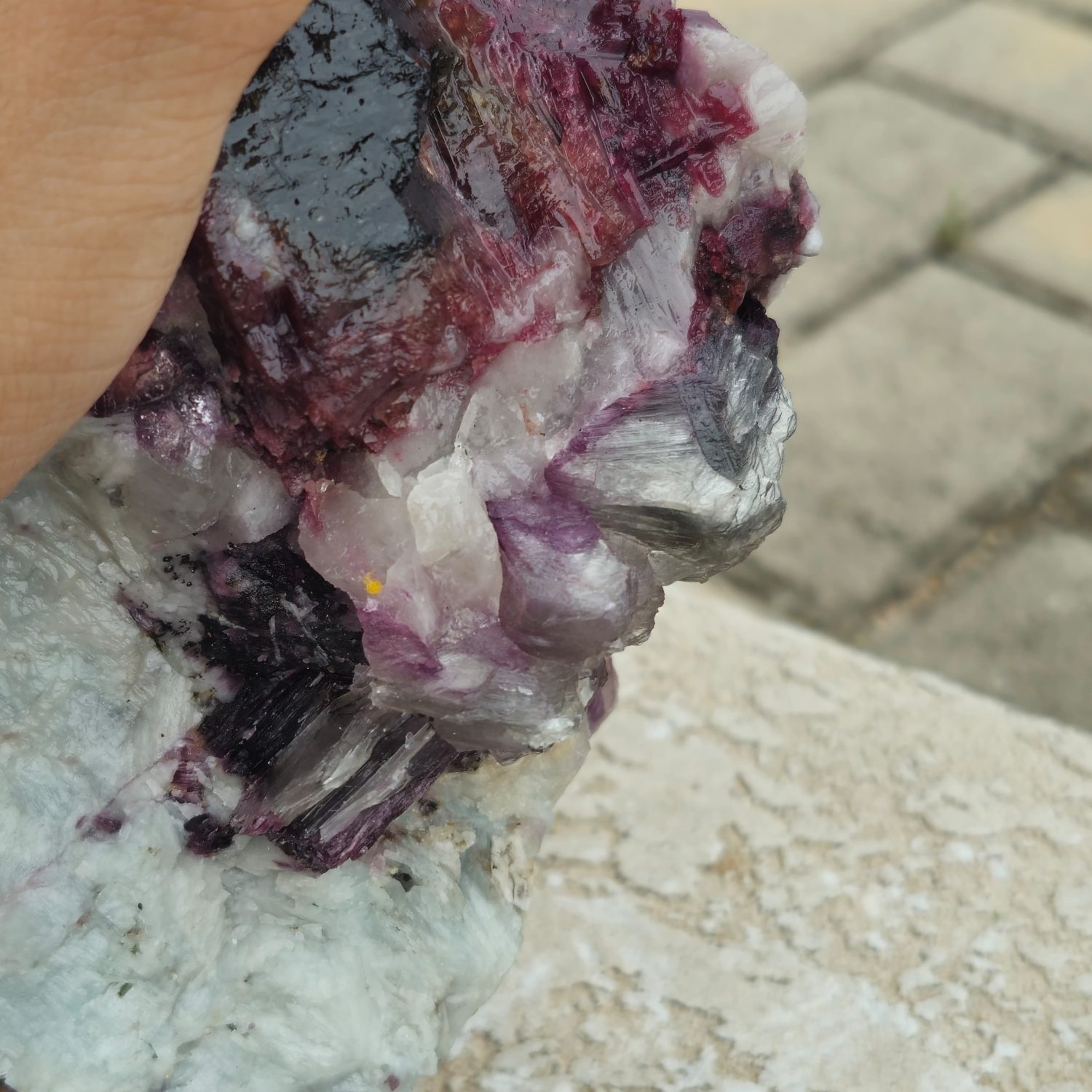 Mega Cravação Turmalina Rubelita Negra Mica Bicolor Quartzo e Albita - Imagem 5