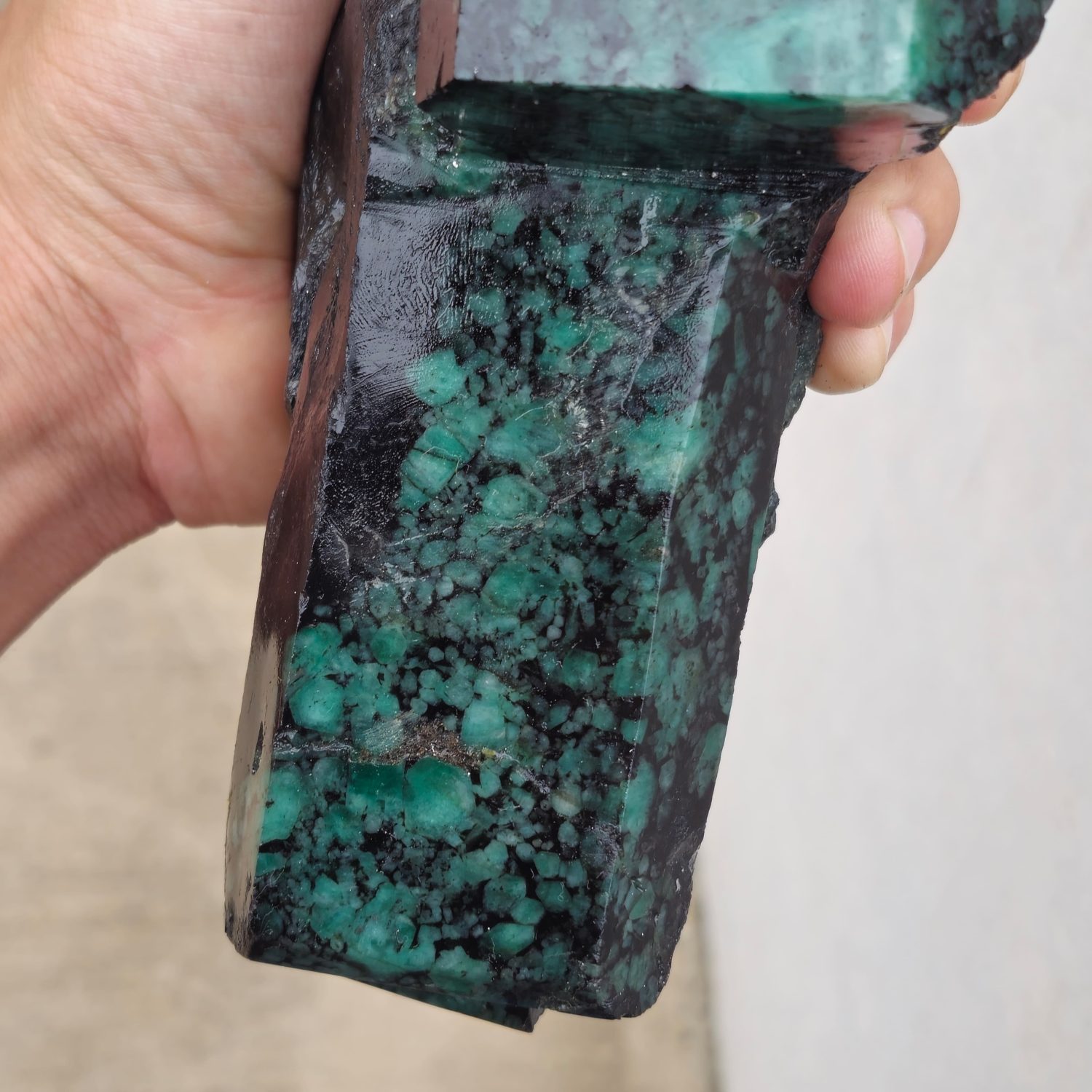 Esmeralda Polida Na Matriz Pedra Natural - Imagem 6