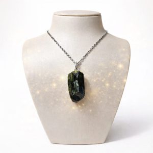 Colar e Pingente Turmalina Verde Pedra Natural Bruta