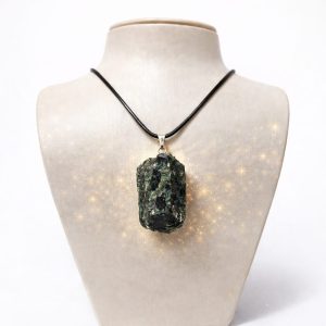 Cordão e Pingente Turmalina Verde Pedra Natural Bruta