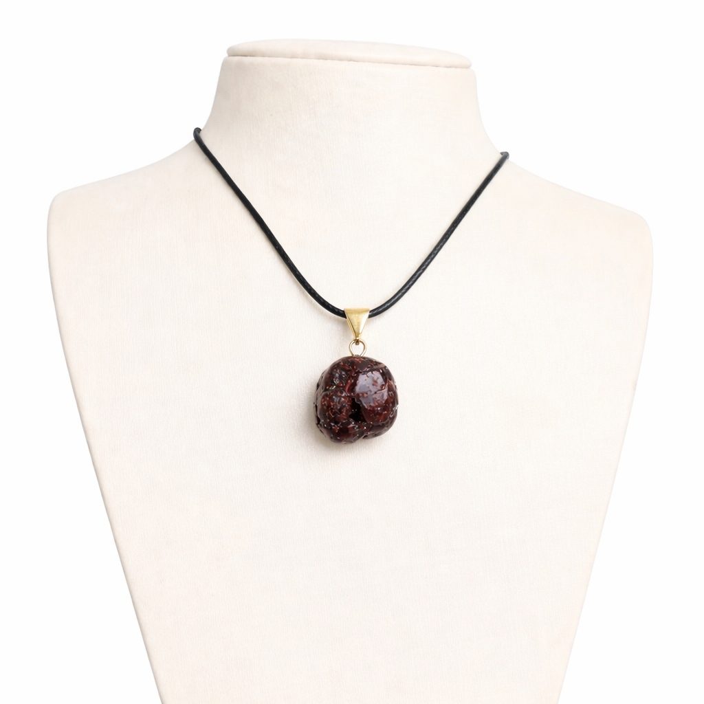 Colar e Pingente Granada Pedra Natural Rolada e Corrente Couro Sintético