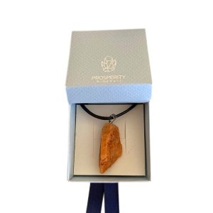 Colar com Pingente de Calcita Laranja Natural – Cordão de Couro Sintético