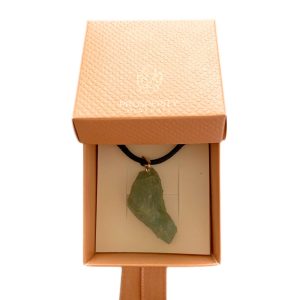 Colar com Pingente de Água Marinha Natural em Cordão de Couro Sintético