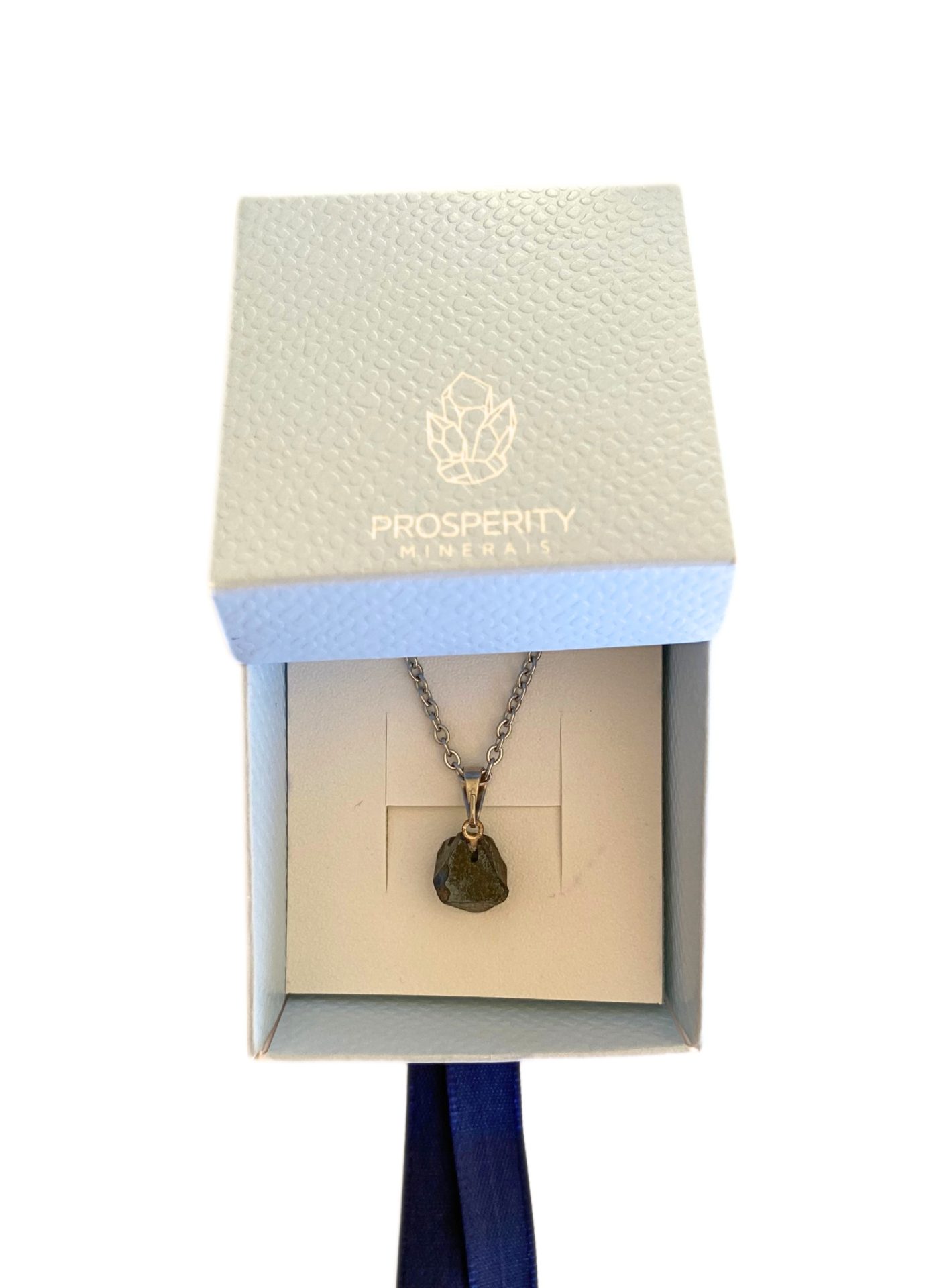 Colar com Pingente de Magnetita Natural Cordão em Aço Inoxidável
