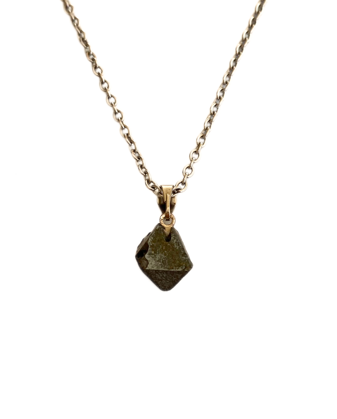 Colar com Pingente de Magnetita Natural Cordão em Aço Inoxidável - Imagem 2