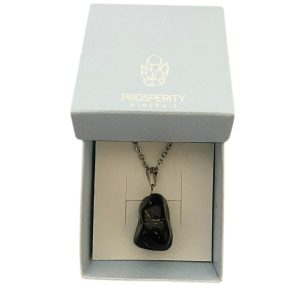 Colar com Pingente de Ônix Rolado Natural – Corrente em Aço Inoxidável