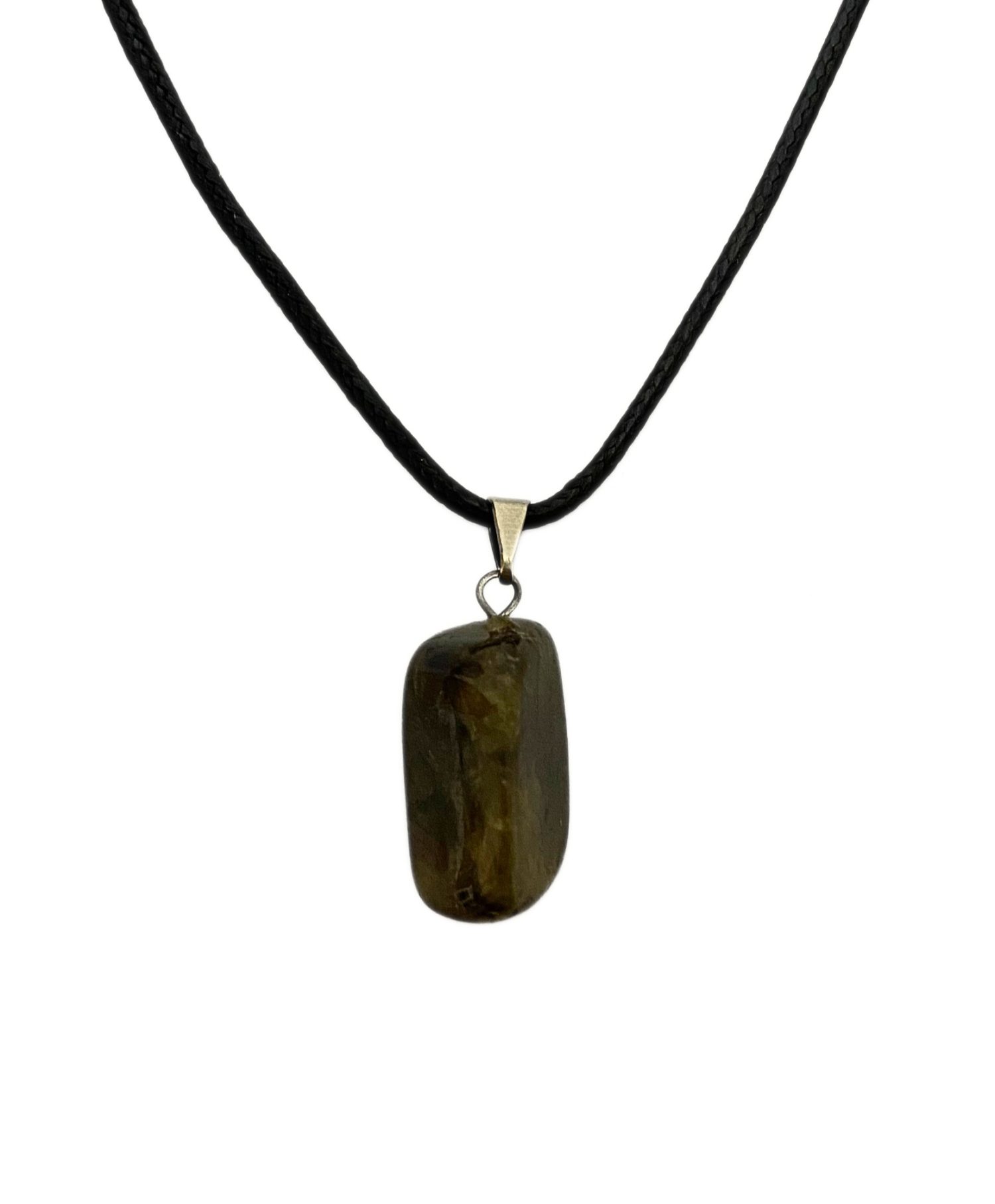 Colar com Pingente de Labradorita Rolada Natural – Cordão de Couro Sintético - Imagem 2
