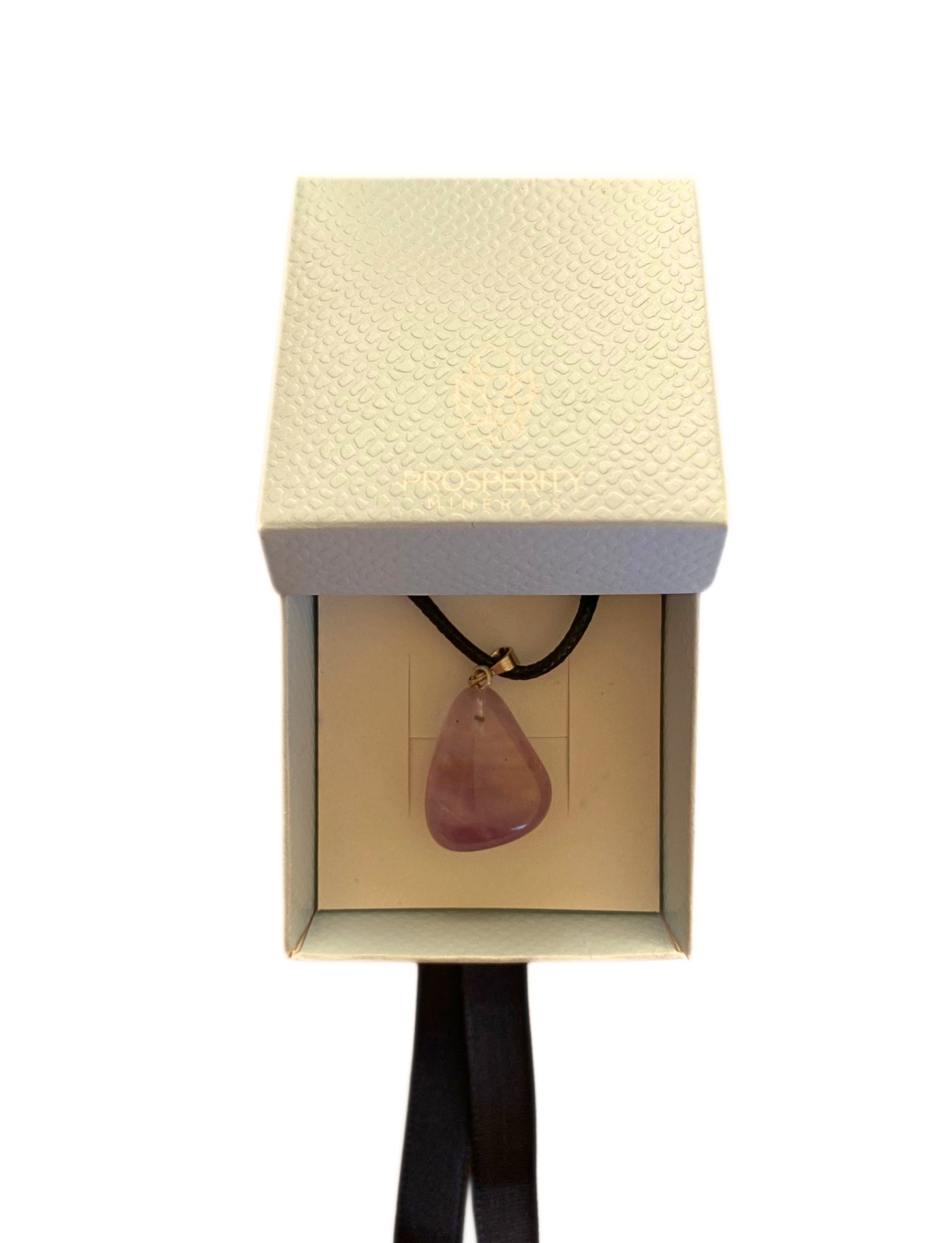 Colar com Pingente de Ametista Rolada Natural – Cordão de Couro Sintético