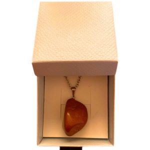 Colar com Pingente de Jaspe Vermelho Rolado Natural – Corrente em Aço Inoxidável