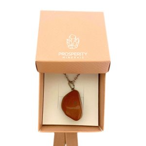 Colar com Pingente de Jaspe Vermelho Rolado Natural – Corrente em Aço Inoxidável